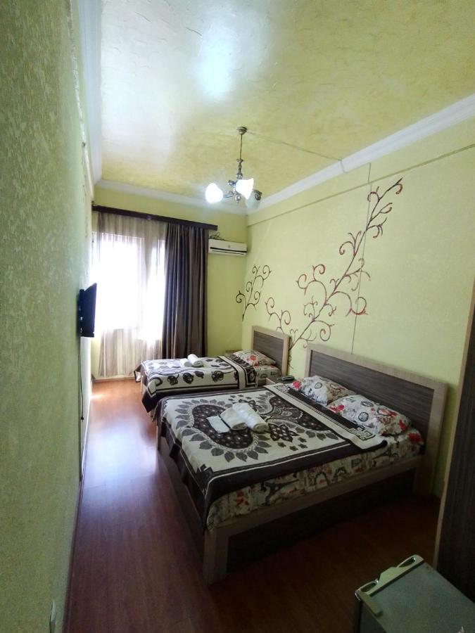 Hotel Vakhtanguri Batumi Esterno foto