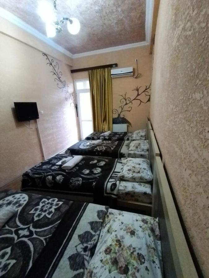 Hotel Vakhtanguri Batumi Esterno foto
