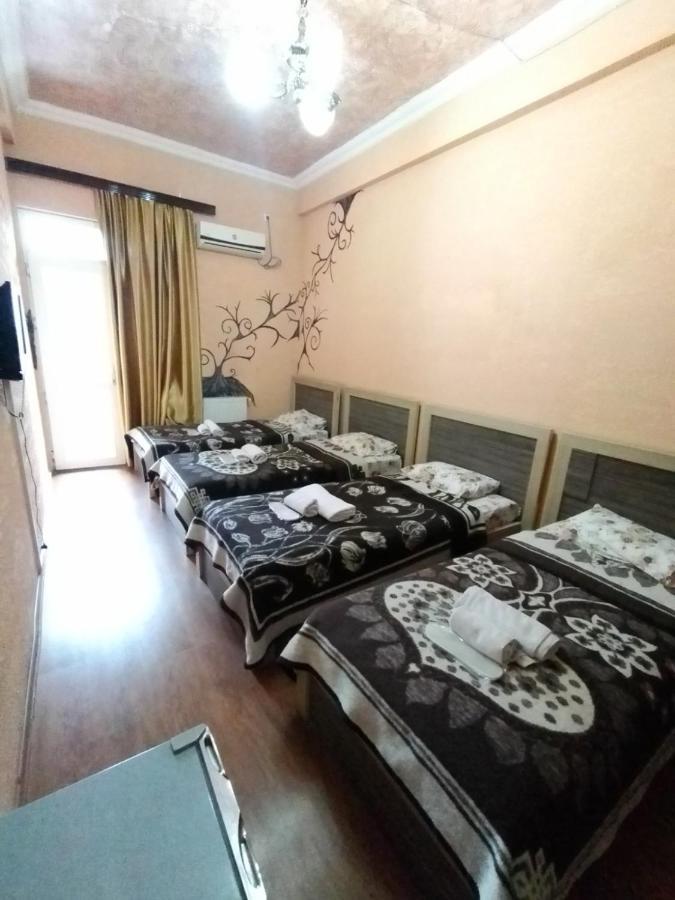 Hotel Vakhtanguri Batumi Esterno foto