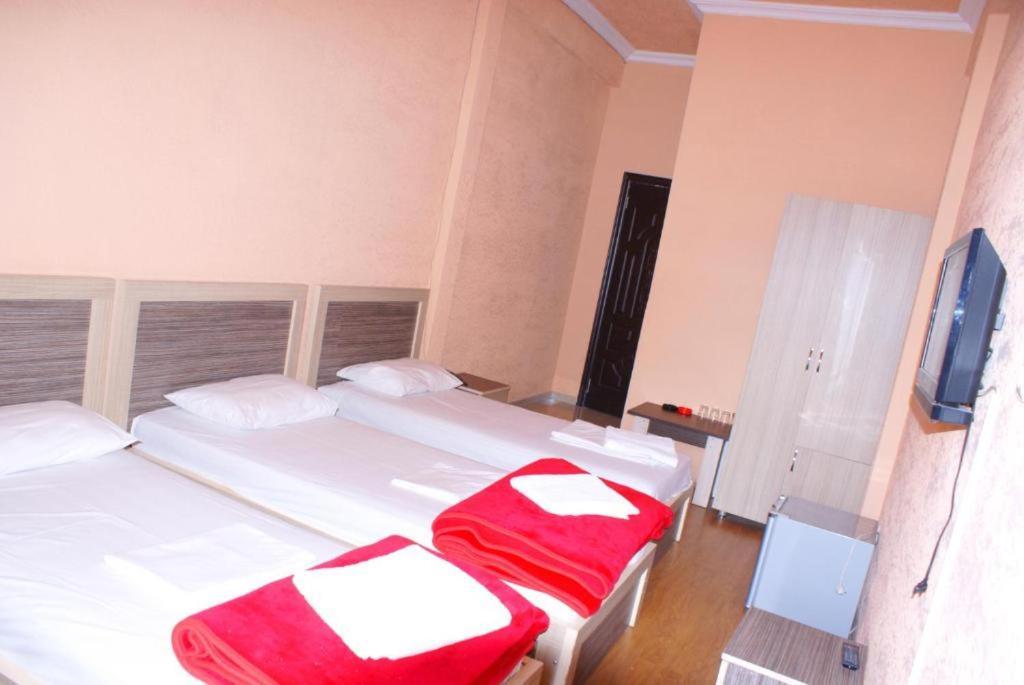 Hotel Vakhtanguri Batumi Esterno foto