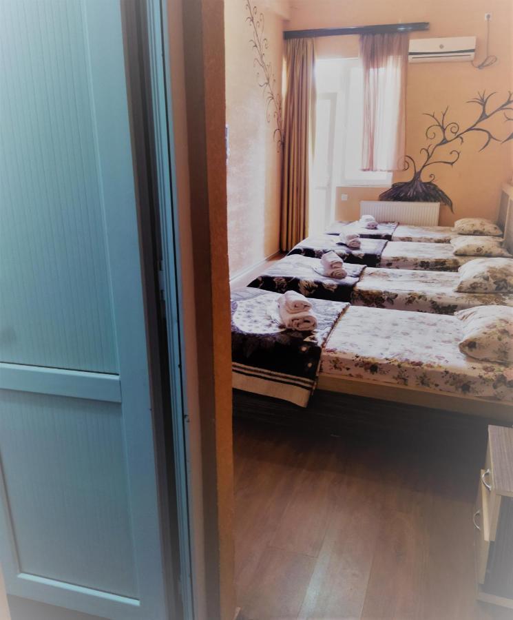 Hotel Vakhtanguri Batumi Esterno foto