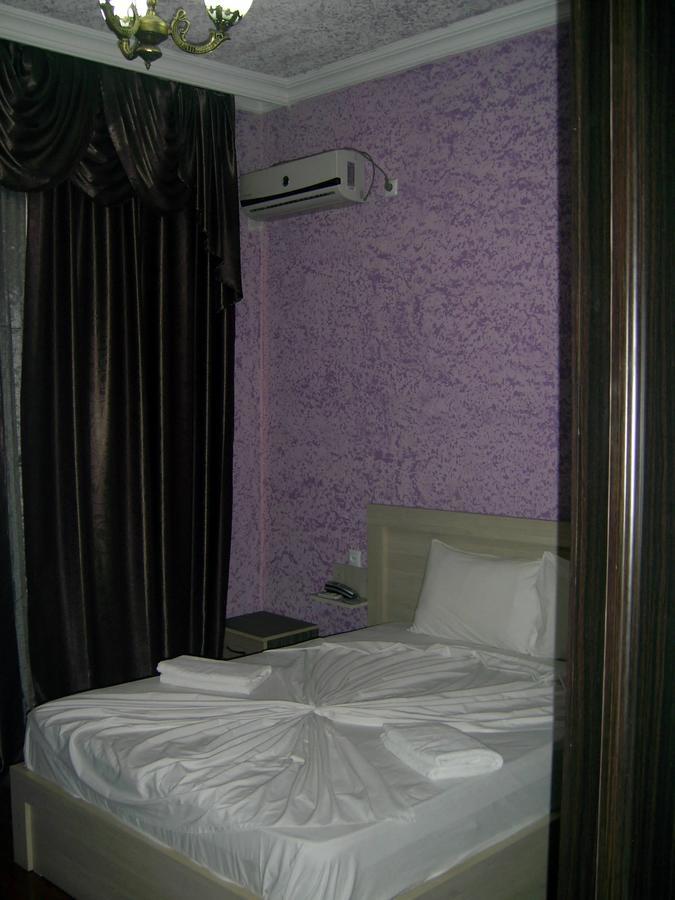 Hotel Vakhtanguri Batumi Esterno foto