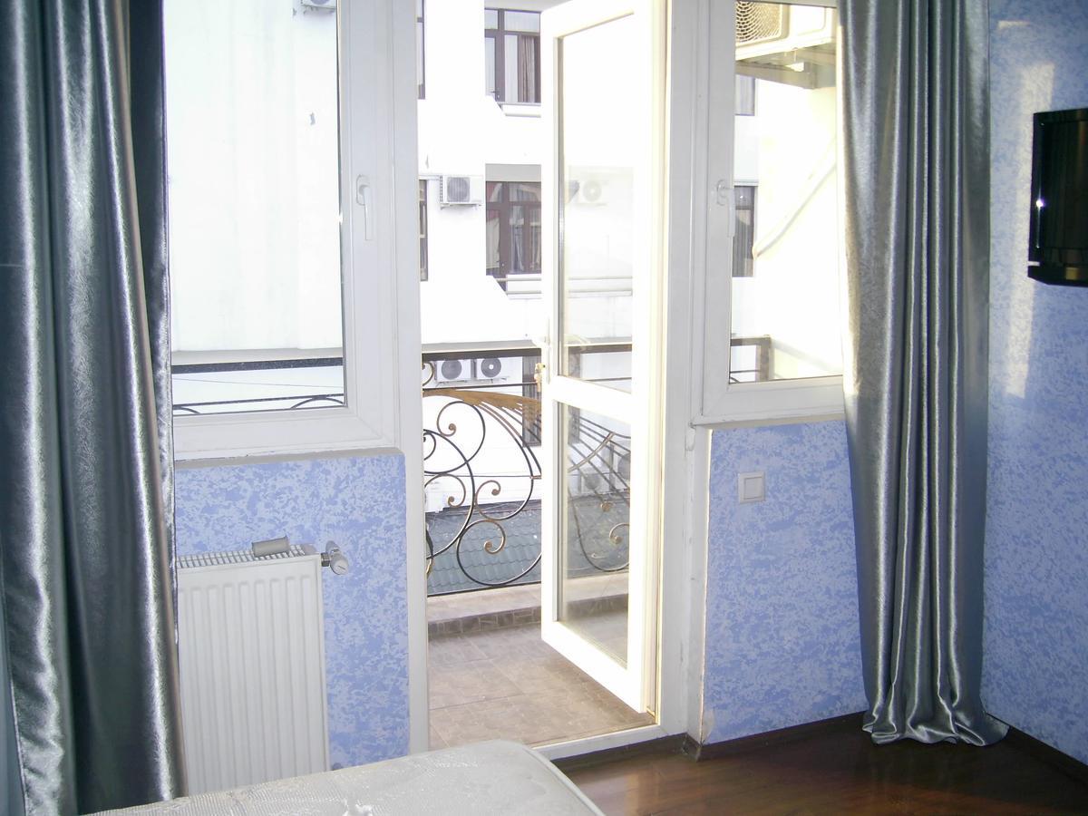 Hotel Vakhtanguri Batumi Esterno foto