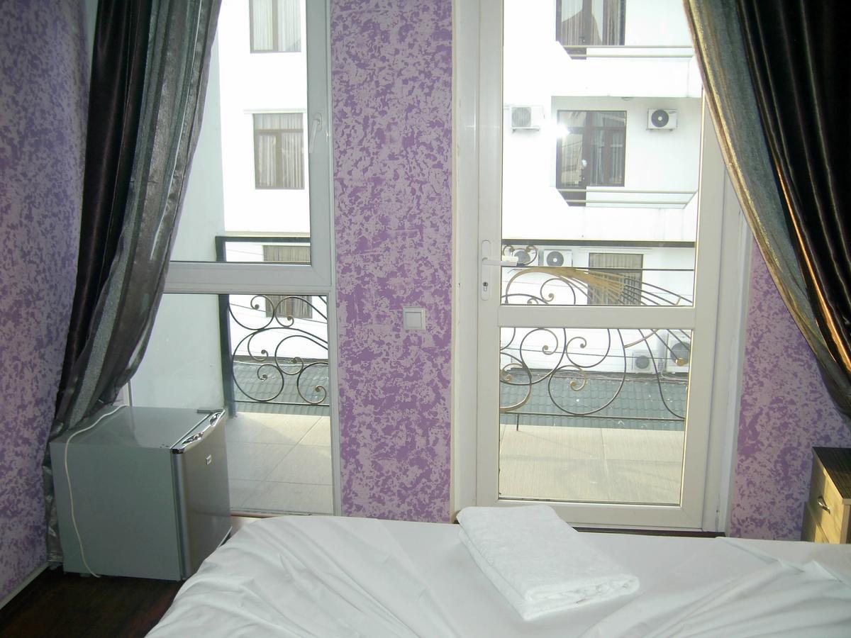 Hotel Vakhtanguri Batumi Esterno foto