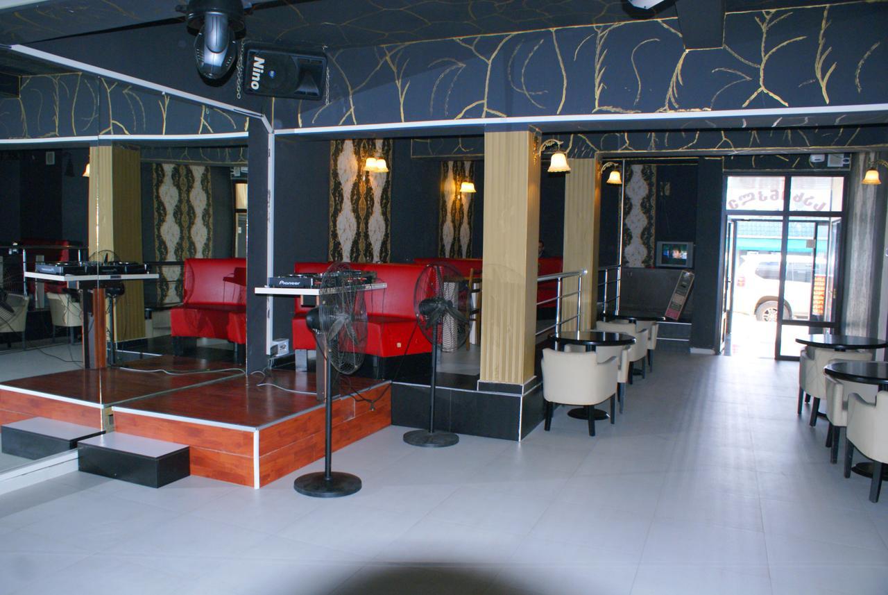 Hotel Vakhtanguri Batumi Esterno foto