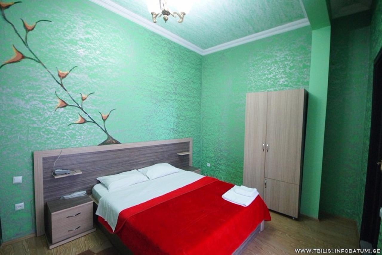 Hotel Vakhtanguri Batumi Esterno foto