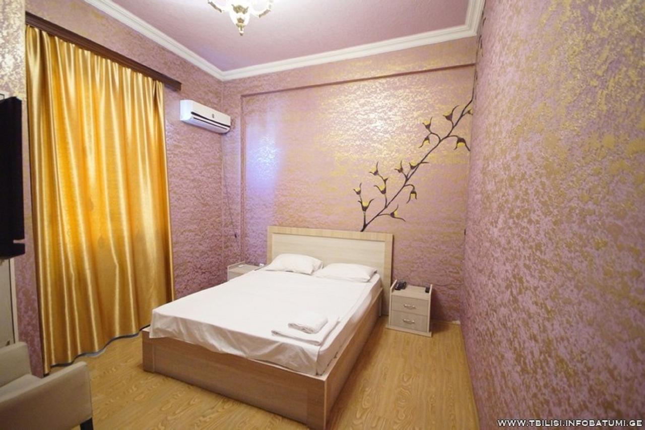 Hotel Vakhtanguri Batumi Esterno foto