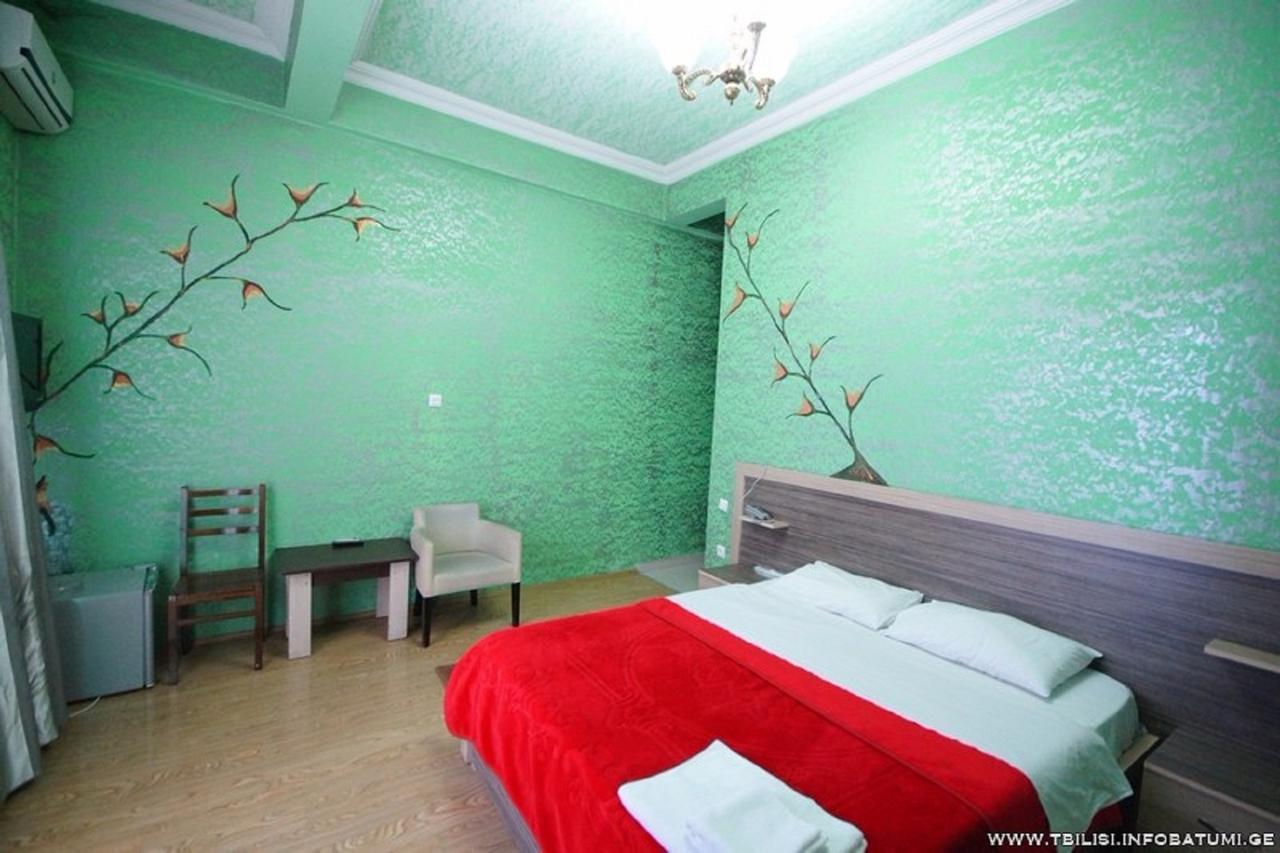 Hotel Vakhtanguri Batumi Esterno foto