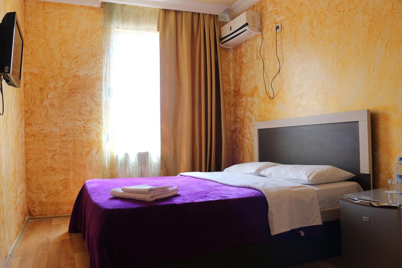 Hotel Vakhtanguri Batumi Esterno foto