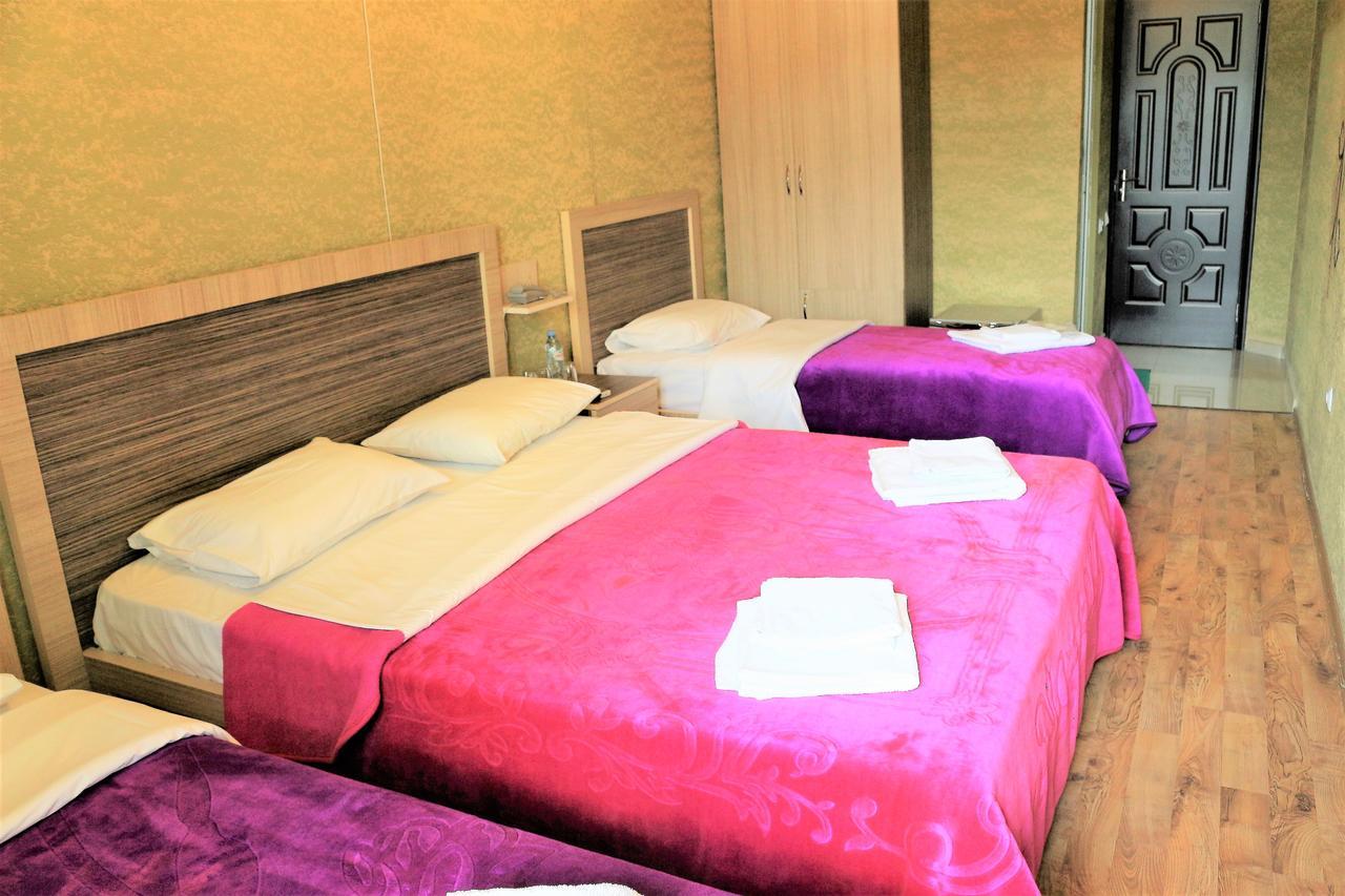 Hotel Vakhtanguri Batumi Esterno foto