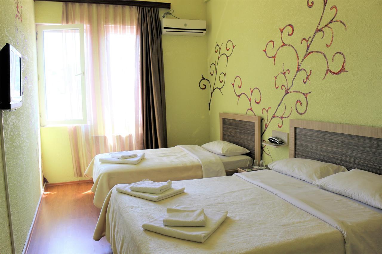 Hotel Vakhtanguri Batumi Esterno foto