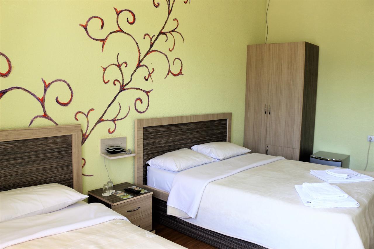 Hotel Vakhtanguri Batumi Esterno foto