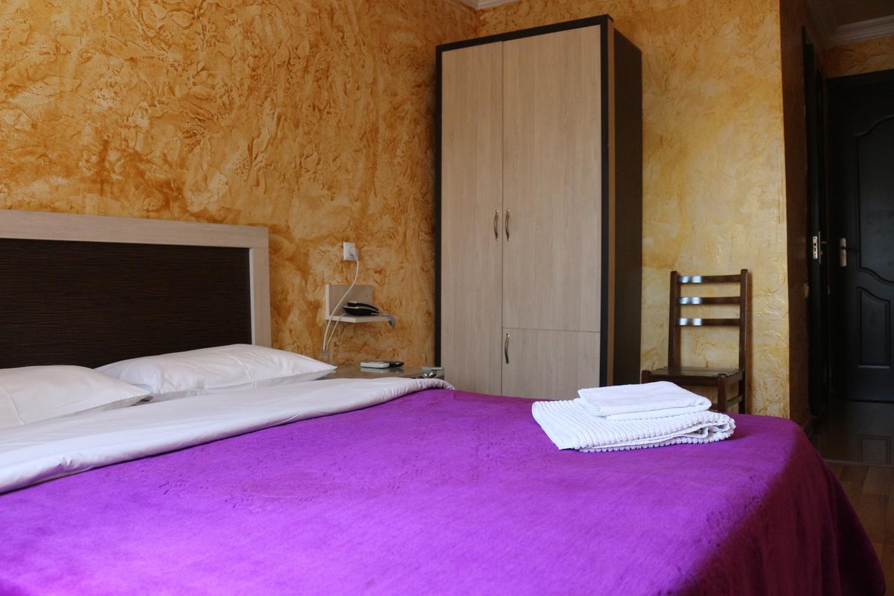 Hotel Vakhtanguri Batumi Esterno foto