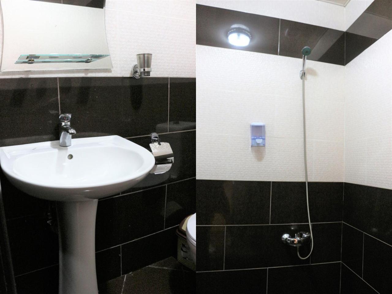 Hotel Vakhtanguri Batumi Esterno foto
